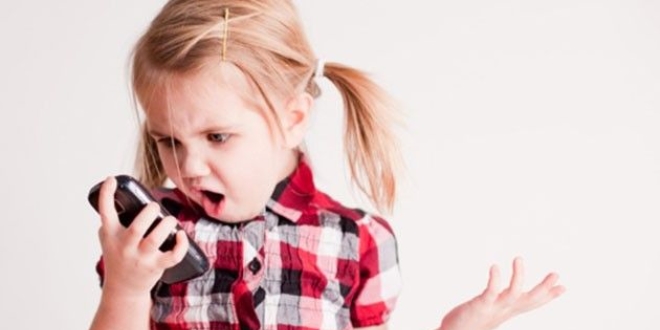 13 yaşın altındaki çocuğa telefon almayın