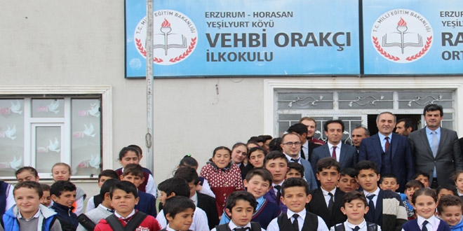 Burslarla okuyan iş adamından eğitime destek