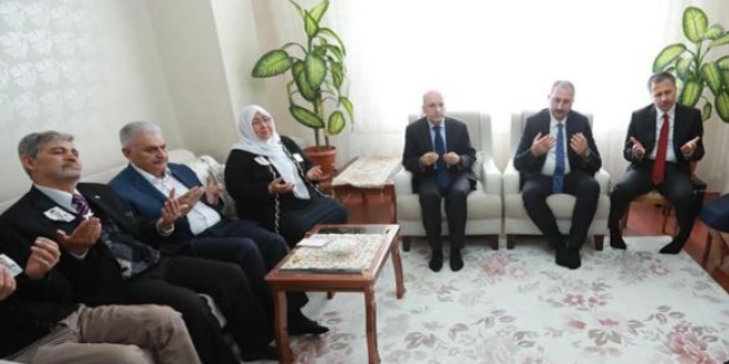 Başbakan Yıldırım'dan şehit ailesine ziyaret