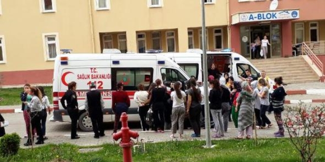 Zehirlenen 69 �niversite ��rencisi hastaneye kald�r�ld�