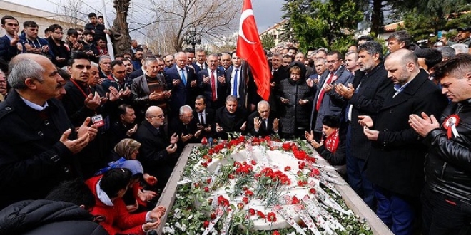 Yazıcıoğlu kabri başında anıldı