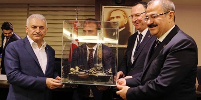 Başbakan Yıldırım, sanayicilerle bir araya geldi