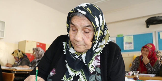 'Okumanın yaşı yok' dedirttiler