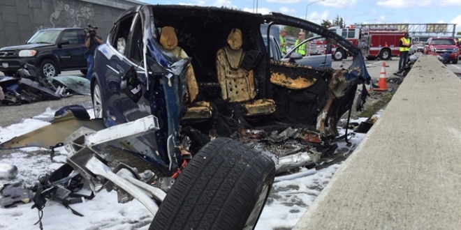 Tesla Model X bomba gibi patladı