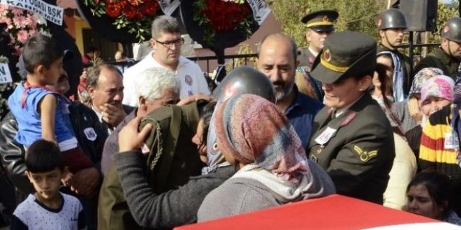 Şehit annesi'nin diğer oğlu da askerde hayatını kaybetmiş