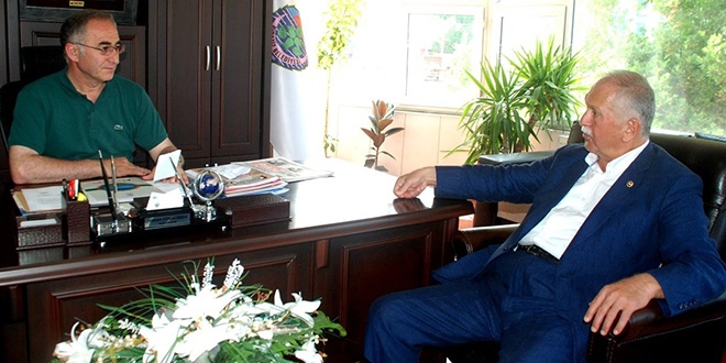 1'i Maliye çalışanı, 2 kişi rüşvetten tutuklandı