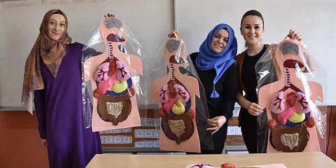 Köy okulunda 'keçeden modeller'le eğitim