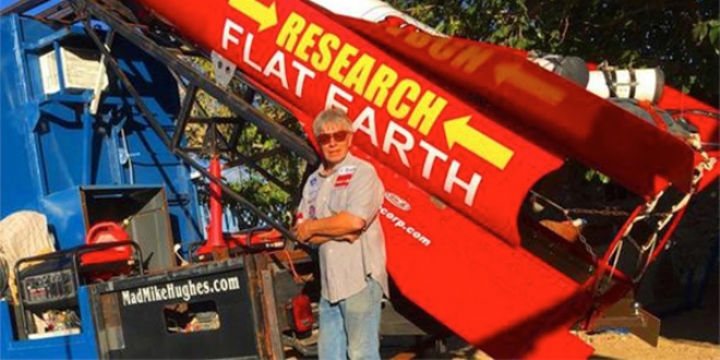 D�nyan�n d�z oldu�unu ispatlamak i�in kendini uzaya f�rlatt�!