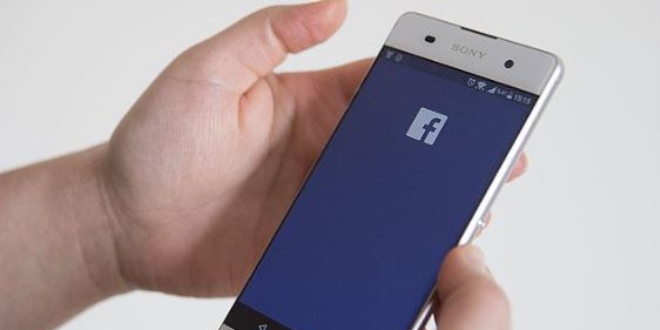 Facebook, arama ve mesaj bilgilerini toplam