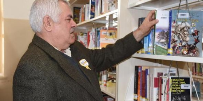 72 yaşındaki kitap kurdu