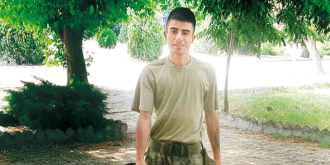 Askerin başına miğferle vuran astsubay hakim karşısında