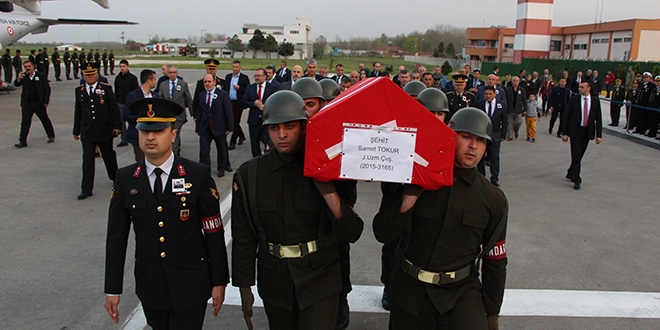 Şehit Uzman Çavuş Tokur'un naaşı Samsun'a getirildi