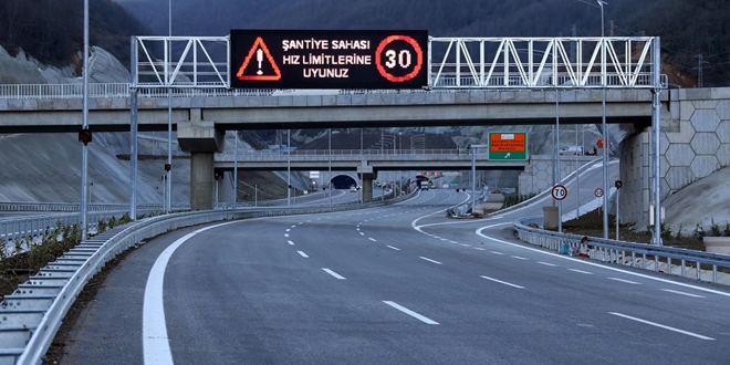 Bakan Arslan: Karayollar�m�z� ak�ll� hale getiriyoruz