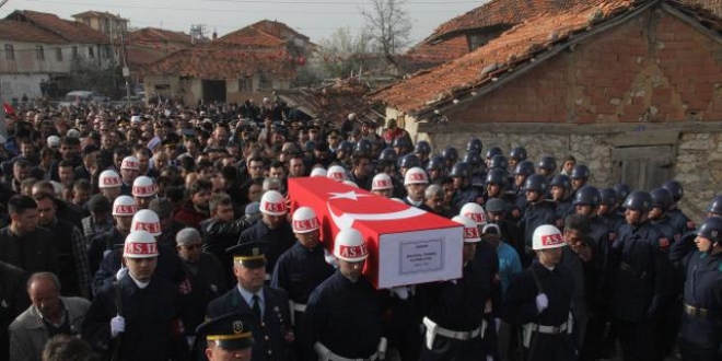 Ağabeyinin şehit haberini derste almış