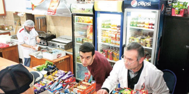 Okul kantinlerinde zararlı yiyecek satıldığı iddiası