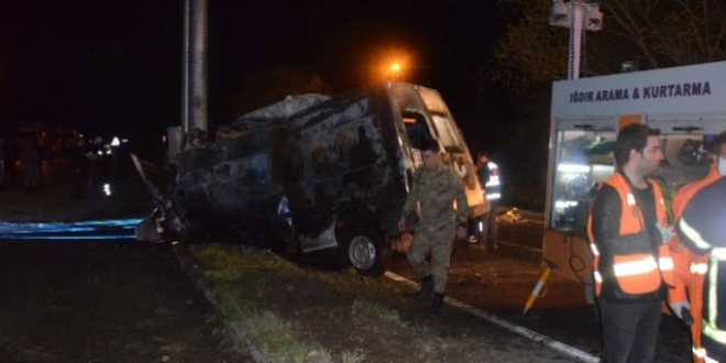 Iğdır'da minibüs alev aldı: 17 Ölü 38 yaralı