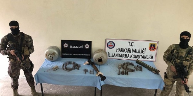 Hakkari'de lav silahı ve roketatar ele geçirildi