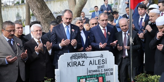 Şehit Savcı Kiraz kabri başında anıldı