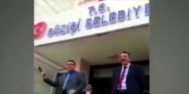 Zabıtayla belediye çalışanlarının silahlı kutlamasına 4 gözaltı