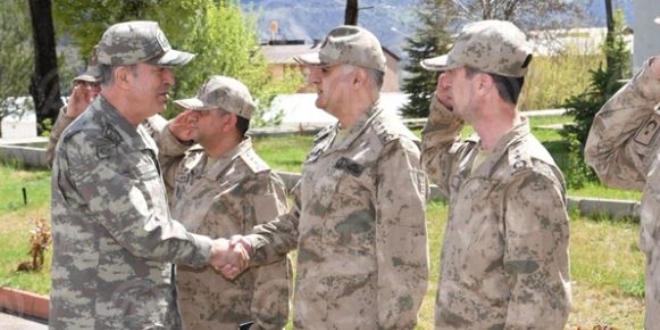 Orgeneral Akar Tunceli'deki birlikleri denetledi