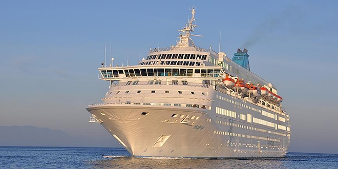 Sezonun ilk kruvaziyeri Ku�adas�'na geldi