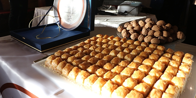 D�nyan�n en b�y�k baklavas� �d�l� T�rkiye'nin