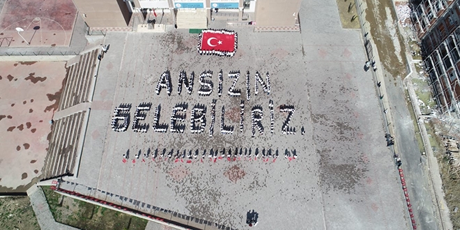 ��rencilerden 'Ans�z�n Gelebiliriz' g�sterisi