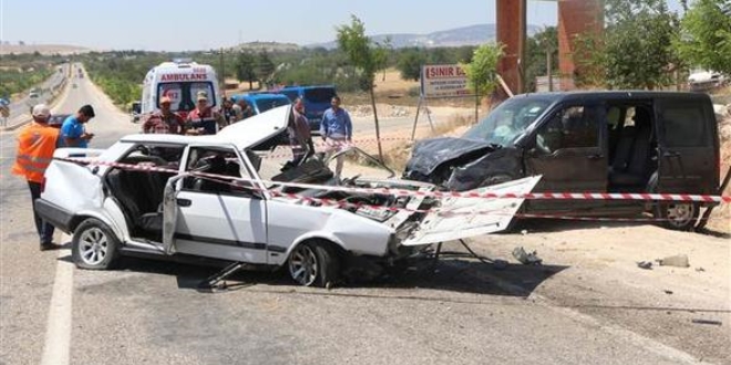 Gaziantep'te trafik kazas: 2 l, 8 yaral