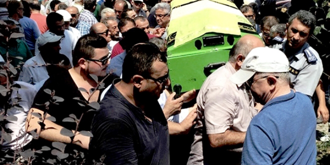 �ntihar eden �niversite ��rencisi topra�a verildi