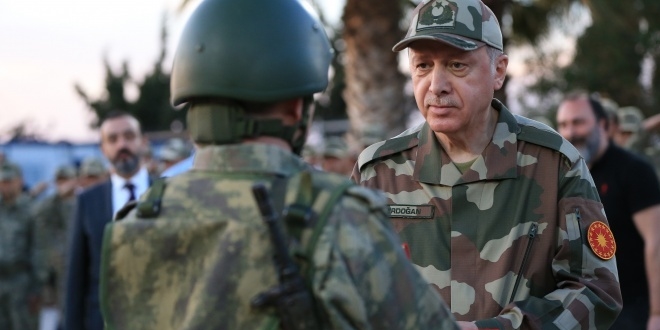 Cumhurbaşkanı, askeri kamuflajla sınır karakolunda