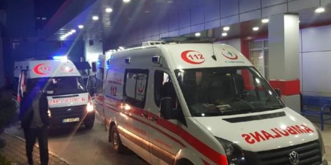 Gaziantep'te otomobil bariyerlere çarptı: 1 ölü, 5 yaralı