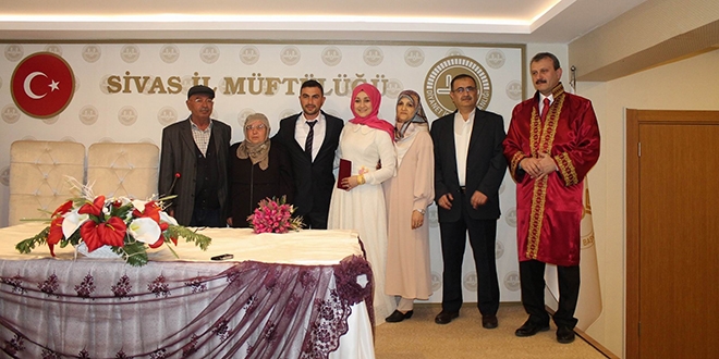 Sivas Müftüsü ilk kez resmi nikah kıydı