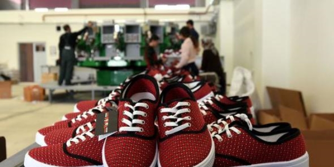 Van'dan İran'a ayakkabı ihraç ediyor
