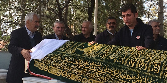 Trafik kazasında ölen polis eşi defin edildi