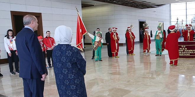 Cumhurbaşkanı Erdoğan'a 'özel' karşılama