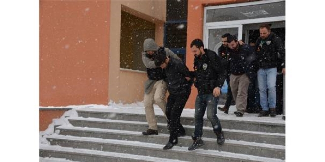 Hakkari'de terör ve uyuşturucu operasyonları düzenlendi