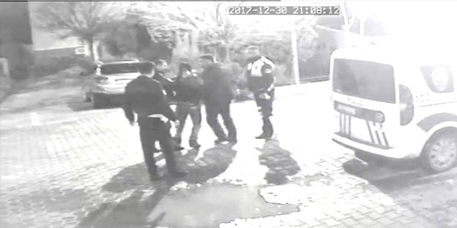 İzmir'de 3 polis memuru görevden el çektirildi