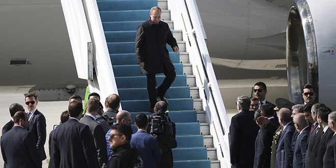 Erdoğan, Putin'i Külliye girişinde karşıladı