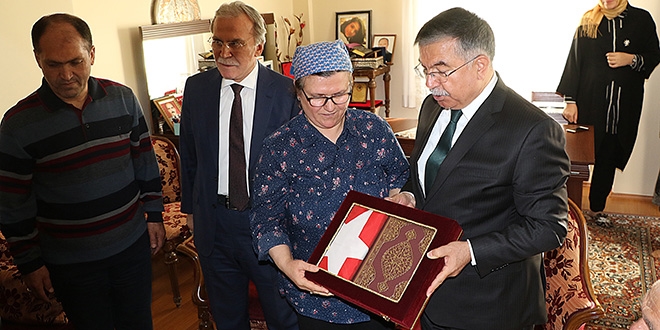 Bakan Yılmaz'dan Aybüke öğretmenin ailesine ziyaret