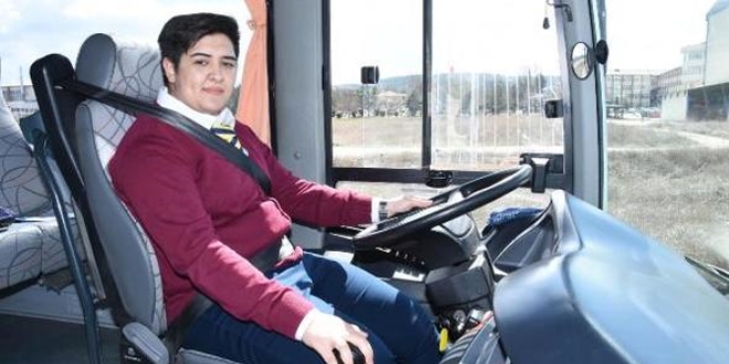 Üniversiteli otobüs kaptanları
