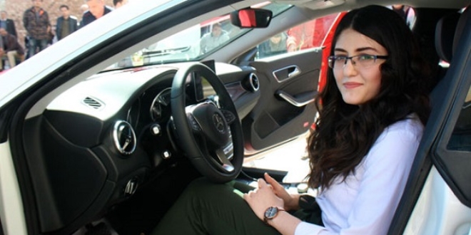 Tek dersten kaldı, son model otomobil kazandı