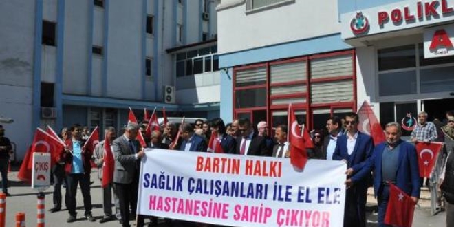 Ba�hekim, hastane �n�nde protesto edildi