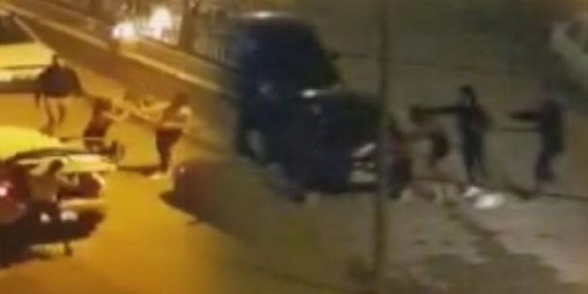Travestilerin dipçikli ve sopalı kavgası kamerada