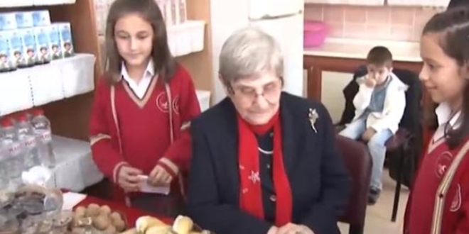 Canan Karatay'a ilkokul öğretmeni sorulunca duygulandı