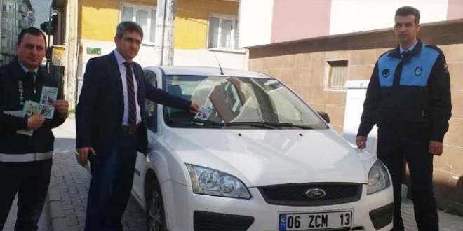 Zabıta engelli bireyler için 'Bir Engelde Sen Koyma' broşürü dağıttı