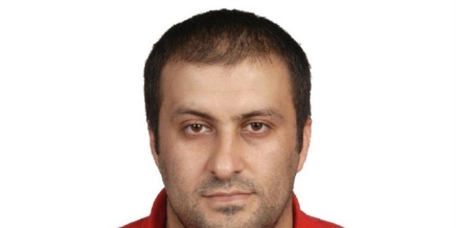 Üniversitede öldürülen oğlunun cenaze namazını kıldırdı