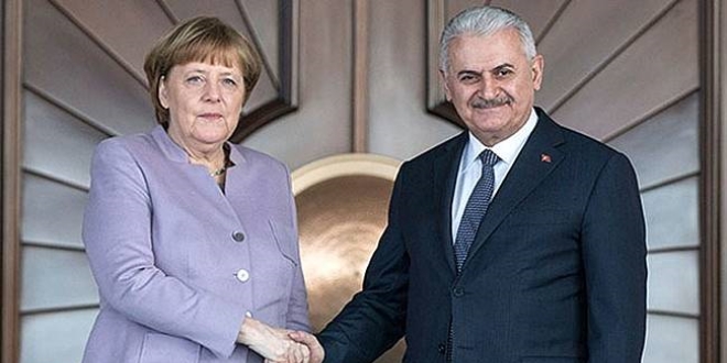 Başbakan Yıldırım'dan Merkel'e taziye telefonu