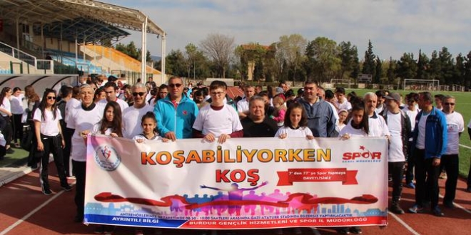 Protokol, öğrenciler ve vatandaş birlikte spor yaptı