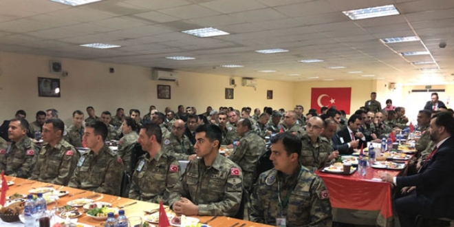 Türk Bakanlar, Kabil'de Türk askerleriyle bir araya geldi