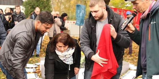 Almanya'da öldürülen Türk genci için anıt